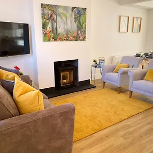  Holiday home Sandbanks Garden Retreat: 2-bedroom Smart Near